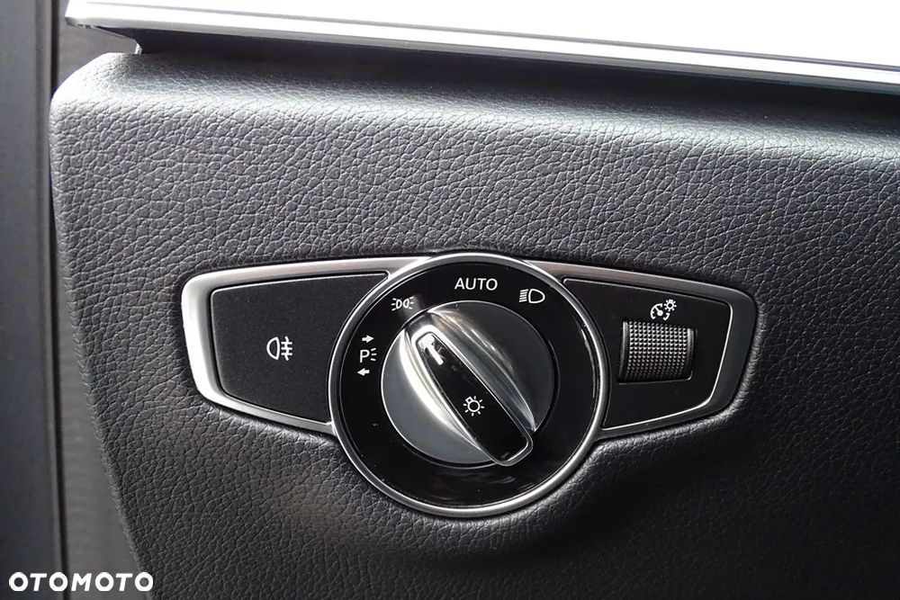 Mercedes-Benz Klasa E - 27