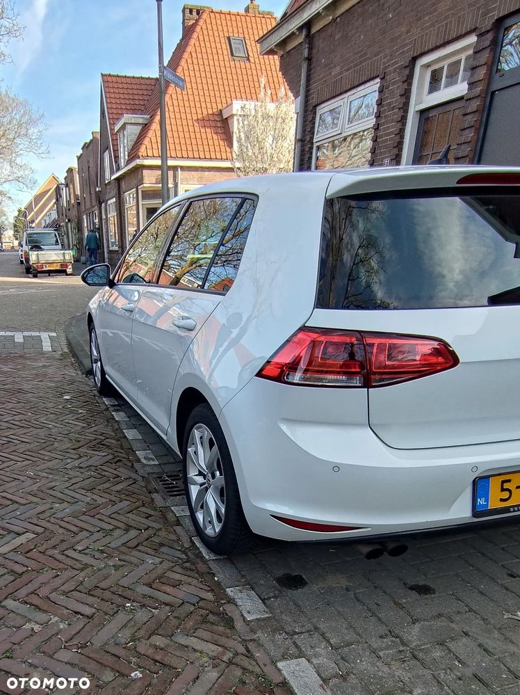 Volkswagen Golf - 10