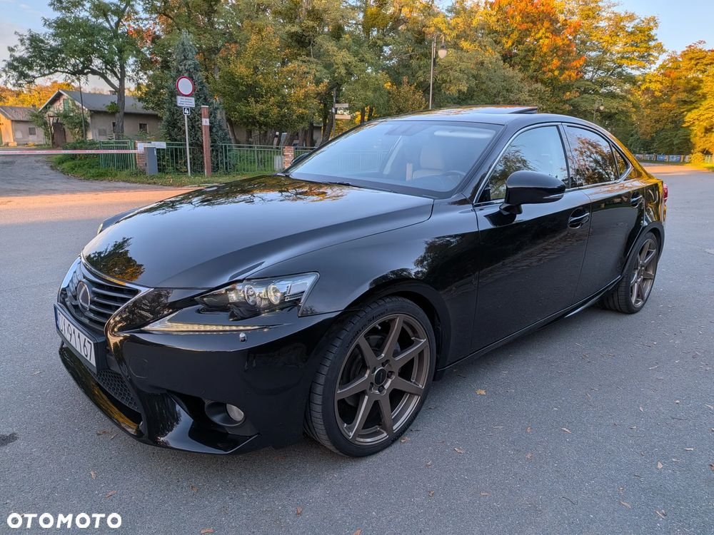 Lexus IS