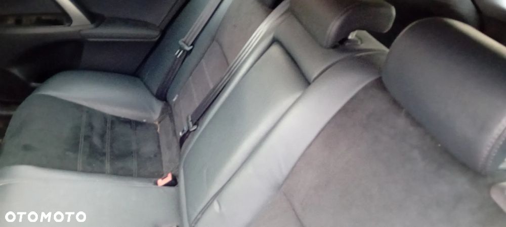 Toyota Avensis Combi 1.8 Executive - 11