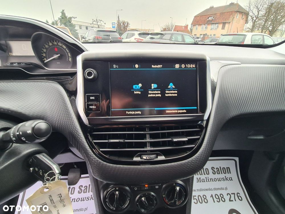 Peugeot 2008 1.2 Pure Tech GPF Signature S&S - 16