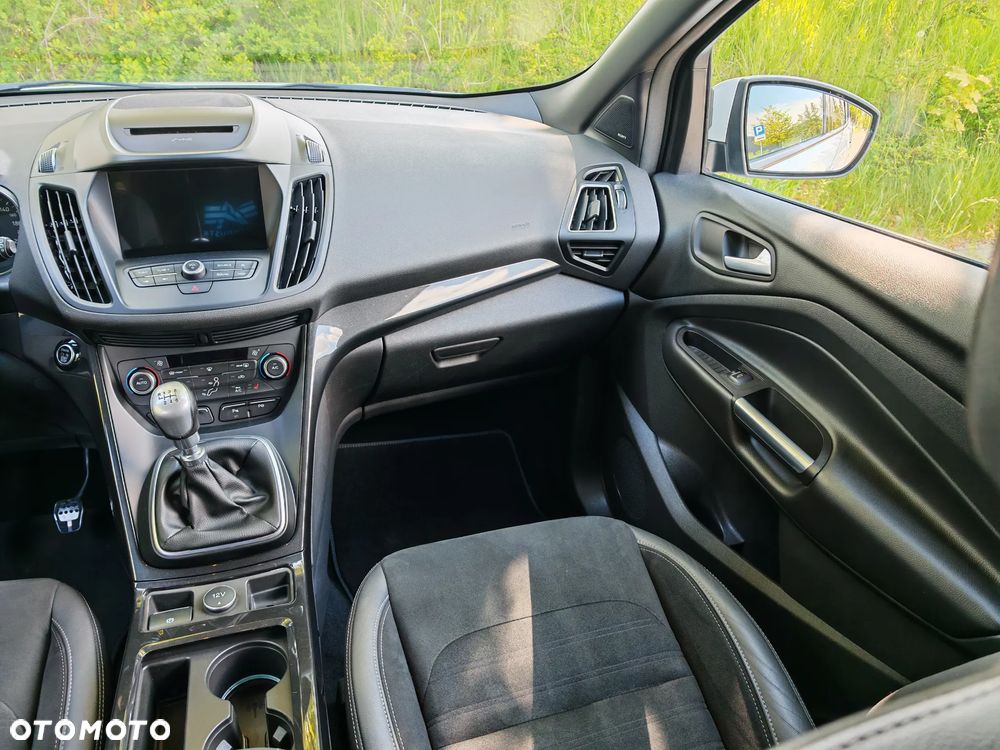 Ford Kuga 1.5 EcoBoost 2x4 ST-Line - 16