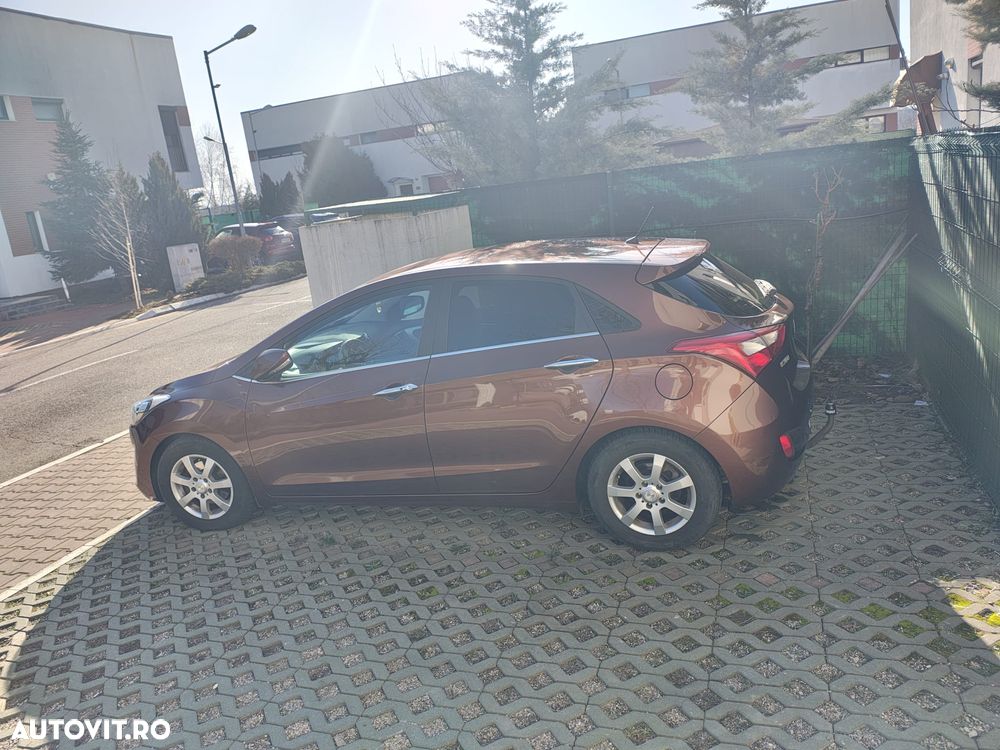 Hyundai i30 1.6 Automatik Style - 1