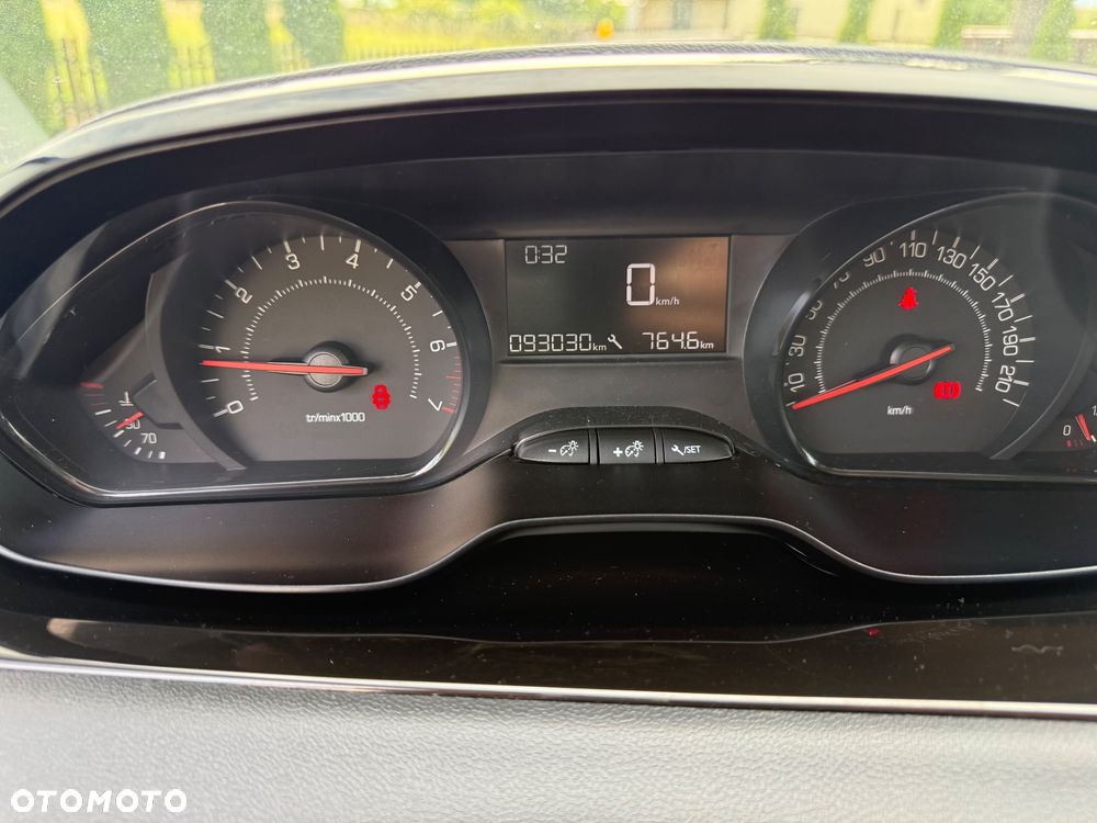 Peugeot 208 - 19