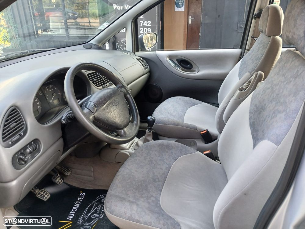 Ford Galaxy 1.9 TDi GLX - 2