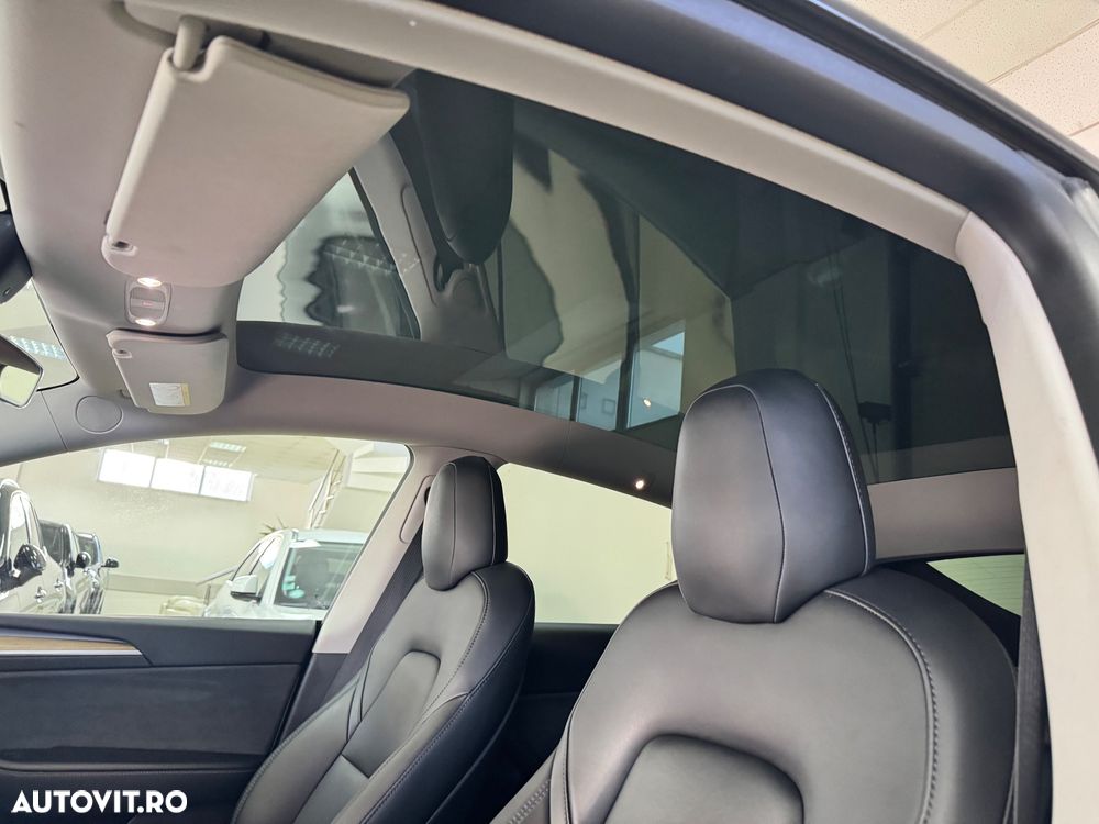 Tesla Model Y Long Range Dual Motor AWD - 16