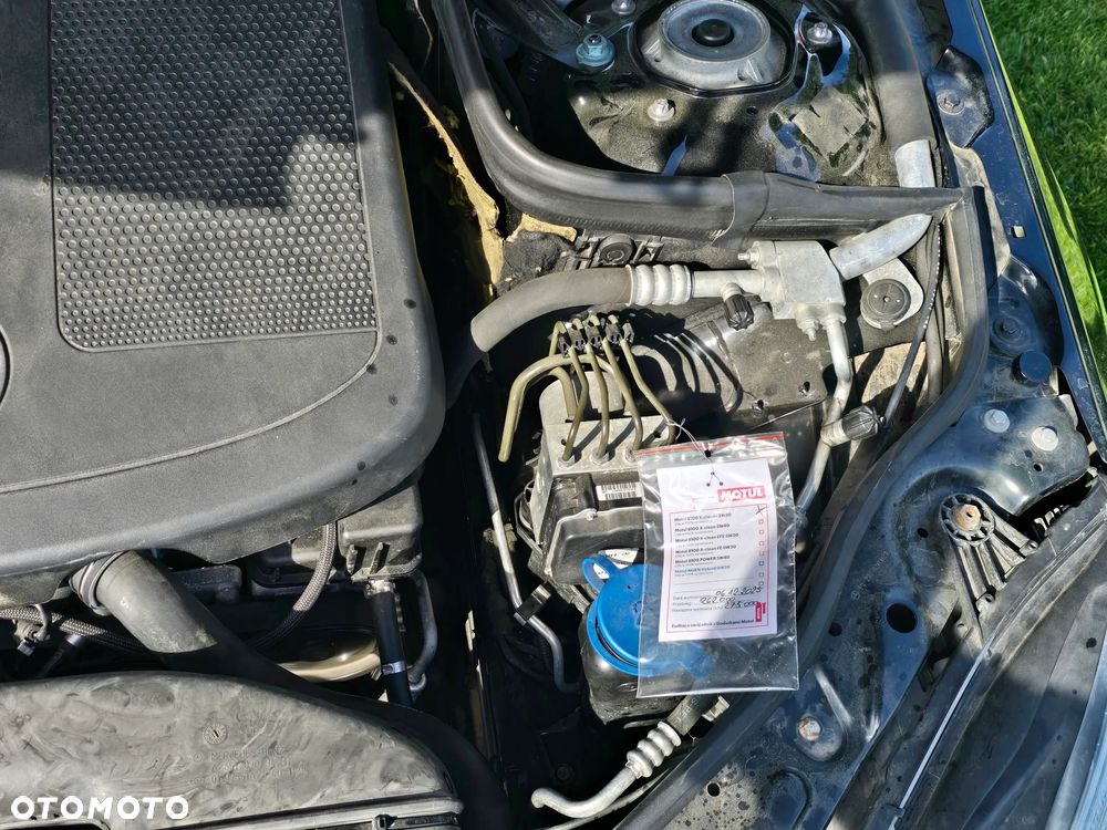Mercedes-Benz Klasa E 200 CDI DPF BlueEFFICIENCY Avantgarde - 38