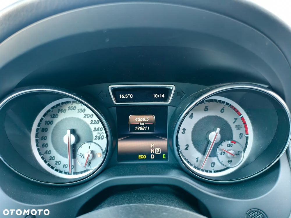 Mercedes-Benz CLA 200 7G-DCT - 24