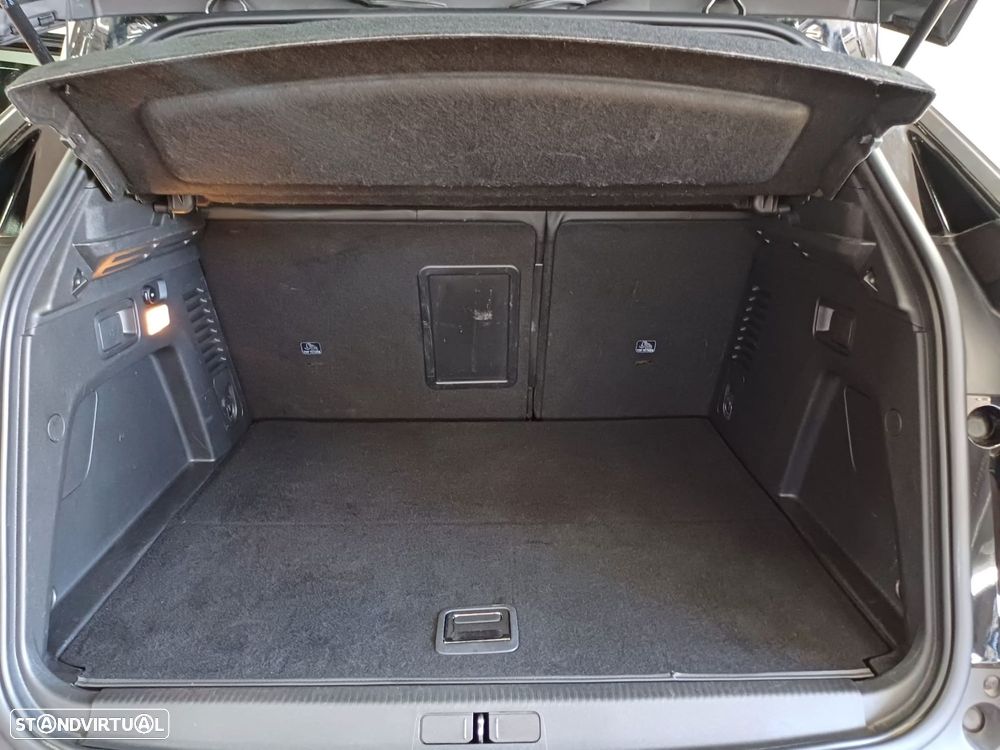 Peugeot 3008 1.6 Hybrid4 GT e-EAT8 - 23