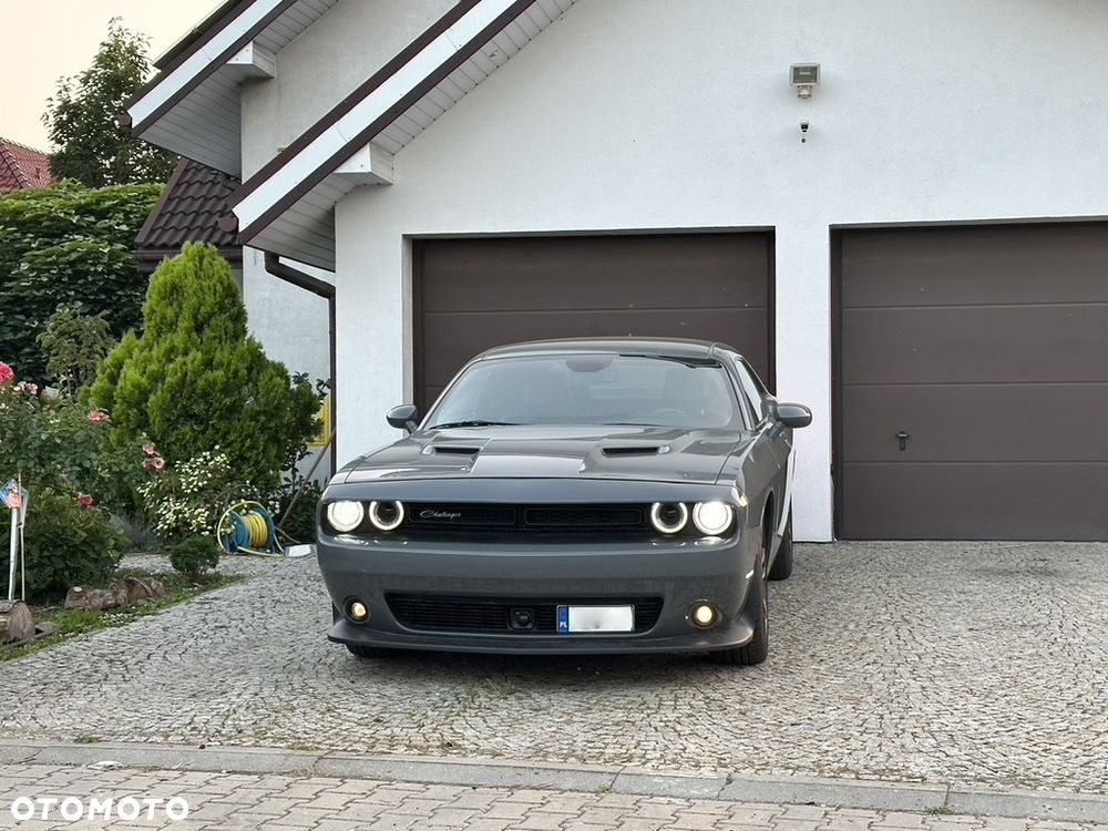 Dodge Challenger - 1