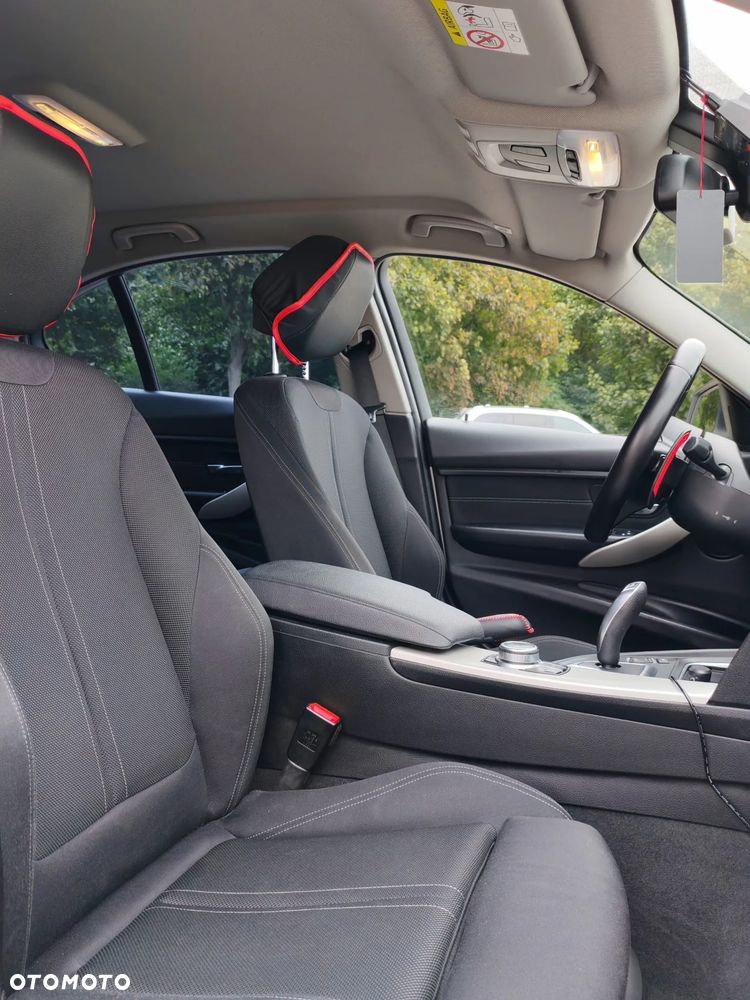 BMW Seria 3 318i - 18