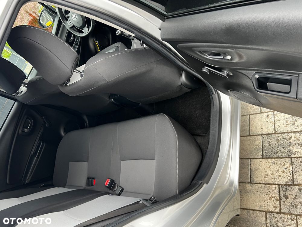 Toyota Yaris 1.5 Premium - 8