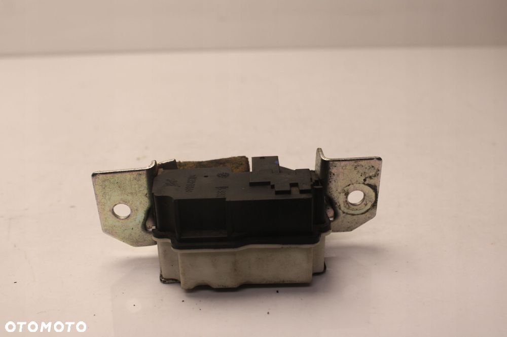 mercedes w169 04r- zamek klapy bagażnika tył tylny a1697400135 - 5