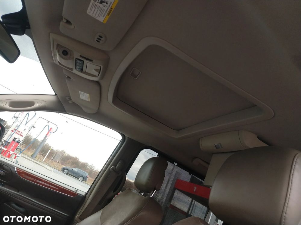 Chrysler Town & Country 3.6 Limited - 8
