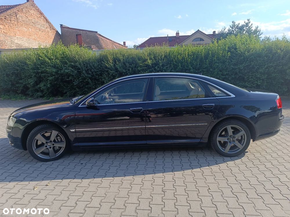 Audi A8 4.2 L Quattro - 6