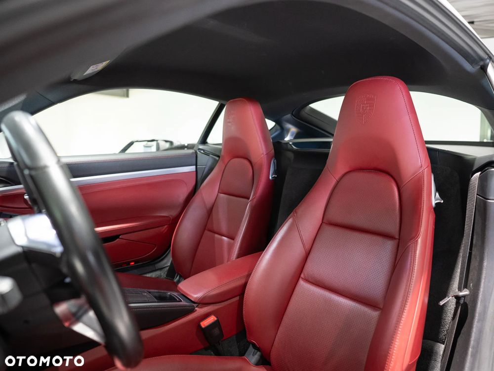 Porsche 718 Cayman - 19