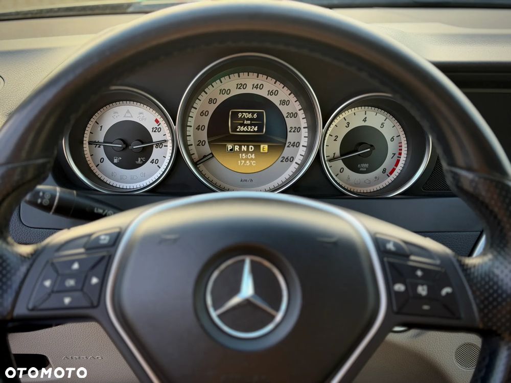 Mercedes-Benz Klasa C 180 BlueEFFICIENCY 7G-TRONIC Avantgarde - 9
