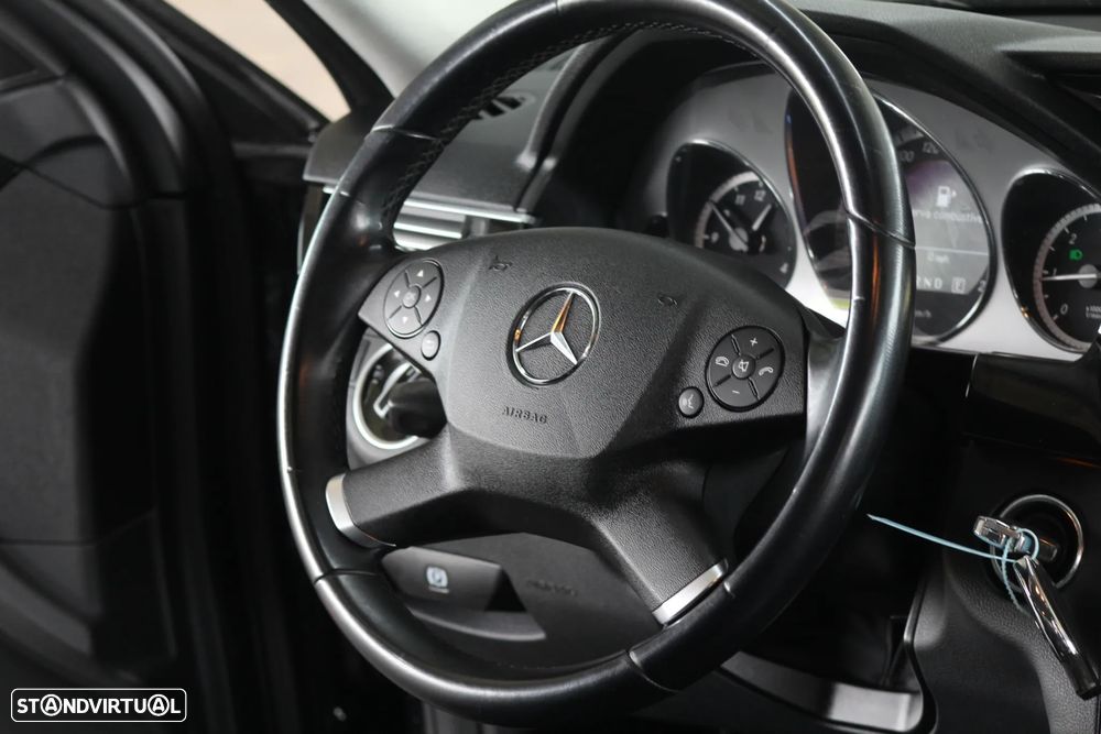 Mercedes-Benz E 250 CDI Avantgarde BlueEfficiency Auto. - 33