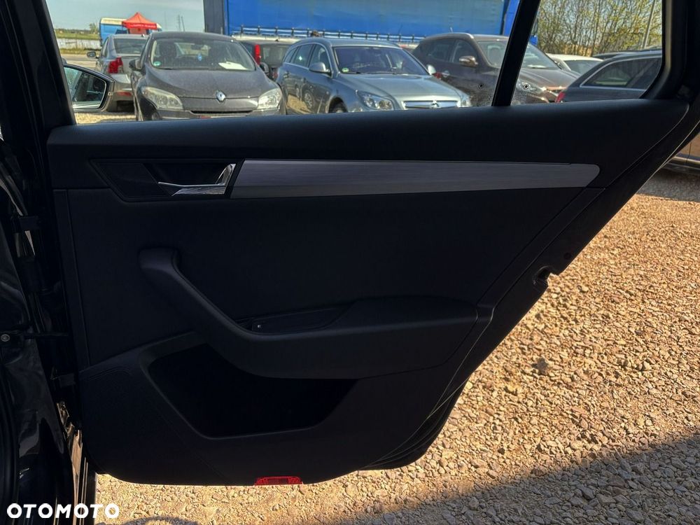 Skoda Superb 2.0 TDI Sportline DSG - 26