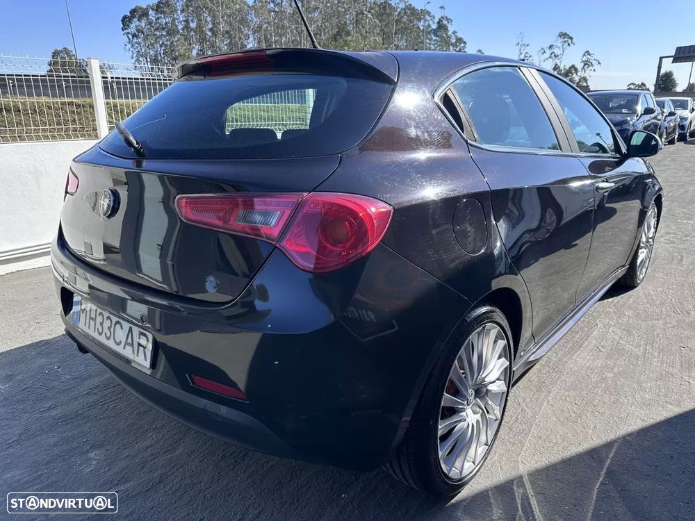 Alfa Romeo Giulietta 1.6 JTDM Distinctive - 4