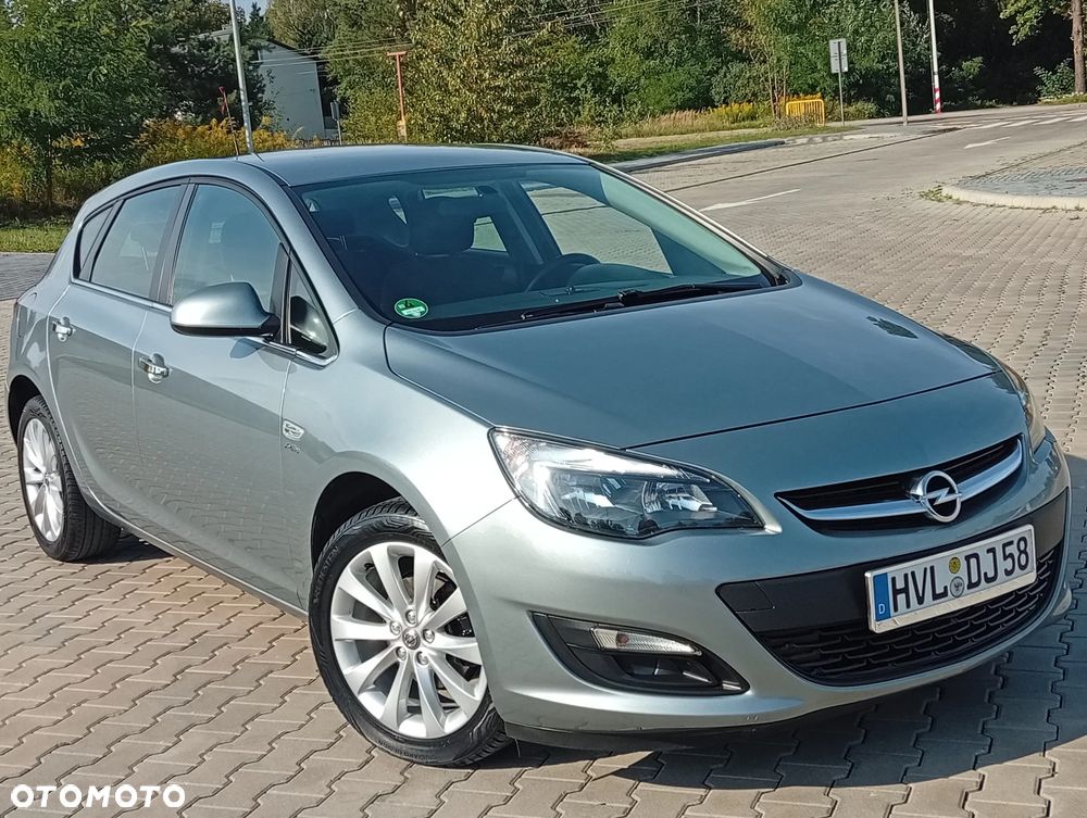 Opel Astra 2013 photo 2