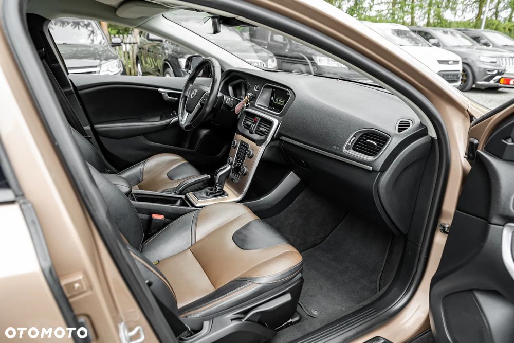 Volvo V40 Cross Country T4 AWD Geartronic Linje You - 26
