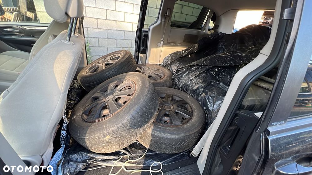 Dodge Grand Caravan - 14