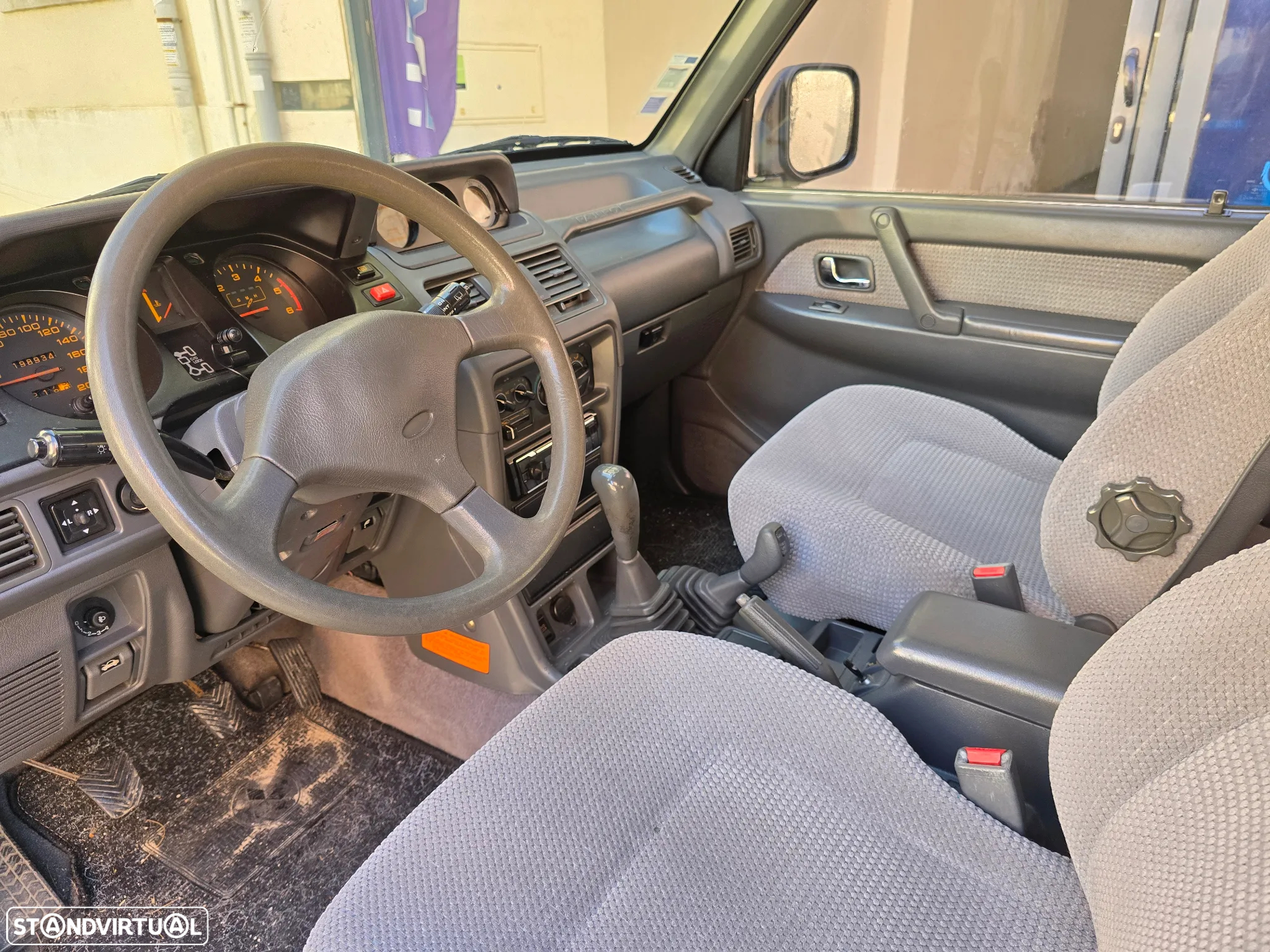 Mitsubishi Pajero 2.5 TDi GLS - 10