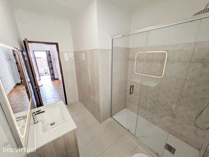 T2 Remodelado | 88 m² | Santa Iria de Azóia | Cozinha Nova Equipada - Grande imagem: 3/9