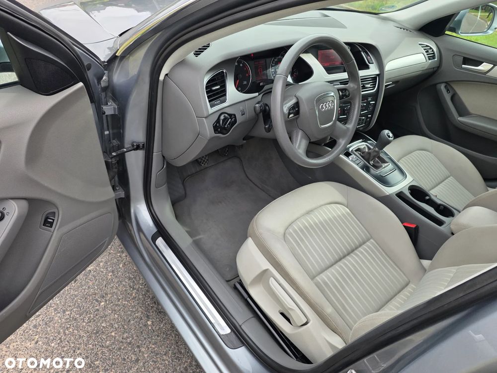 Audi A4 Limousine - 16