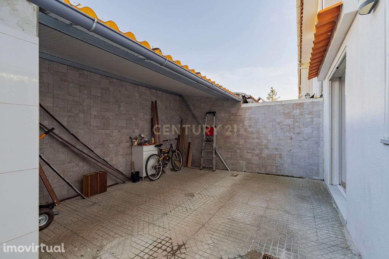 Moradia T3  situada em S. Lourenço Azeitão - Grande imagem: 3/24