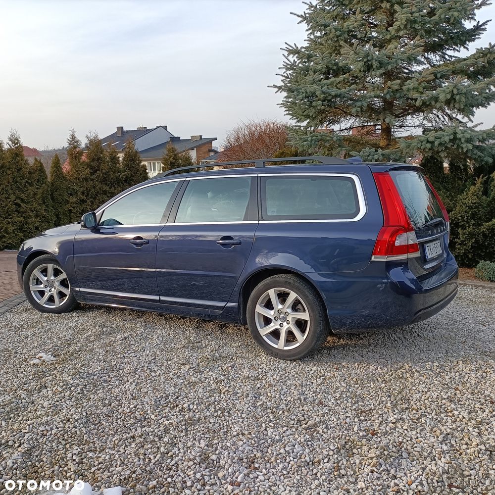 Volvo V70 D2 Black Edition - 4