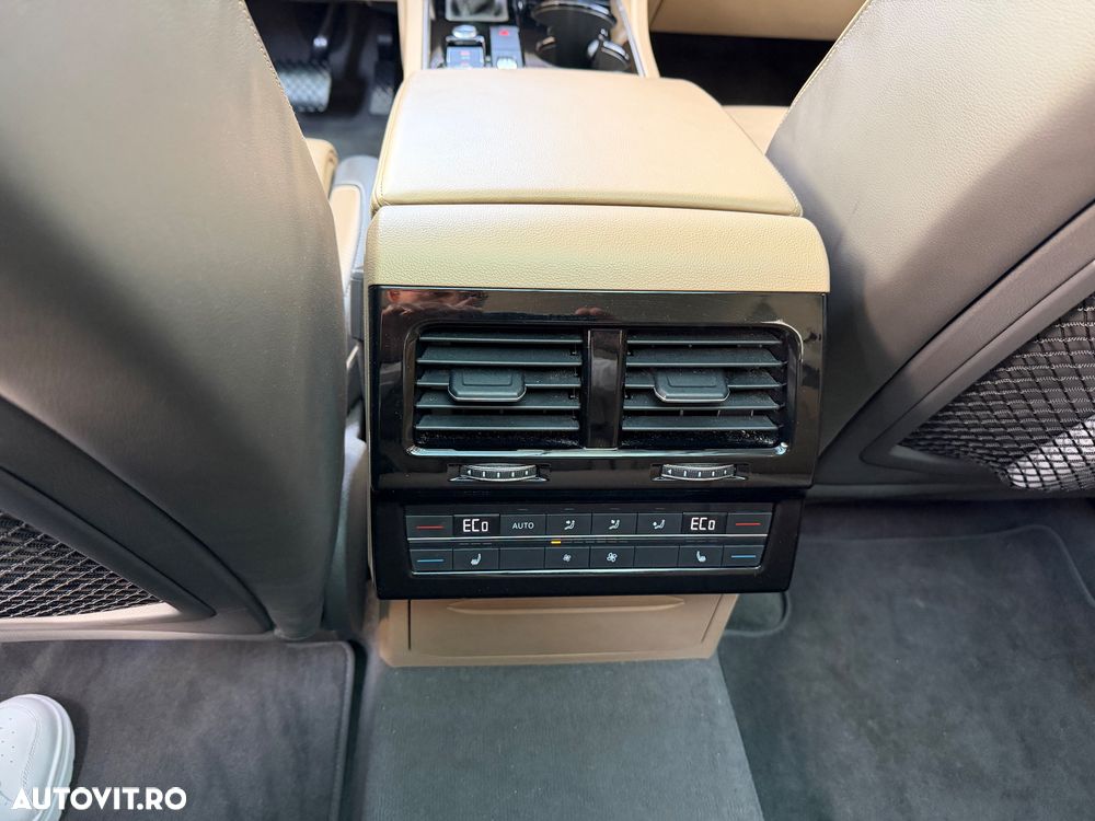 Volkswagen Touareg 3.0 V6 TDI SCR 4Motion Automatik Elegance - 8