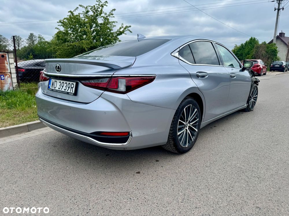 Lexus ES 300h Business Edition + - 4