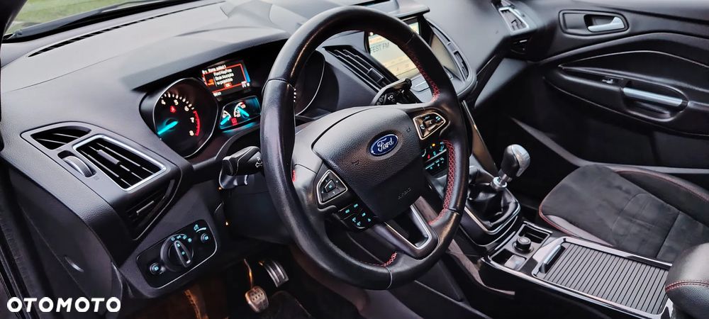 Ford Kuga 1.5 EcoBoost 2x4 ST-Line - 25