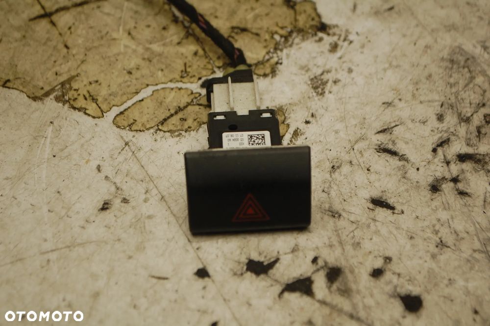 PRZEŁĄCZNIK PRZYCISK AWARYJNYCH 3T0953235A SKODA SUPERB II 3T0953235C - 3