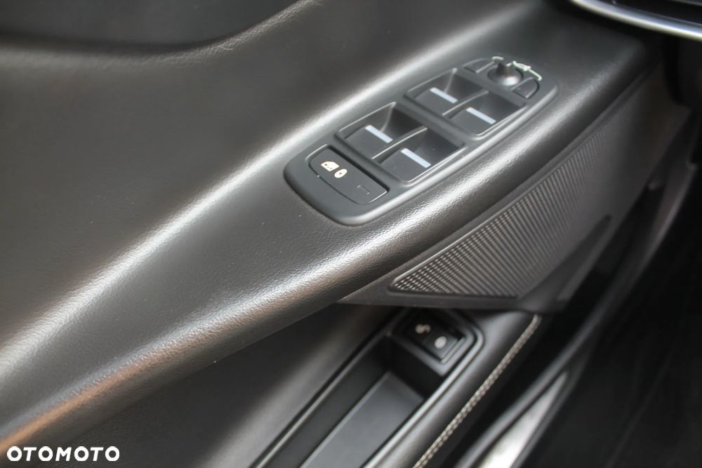 Jaguar XE 20d R-Sport - 29