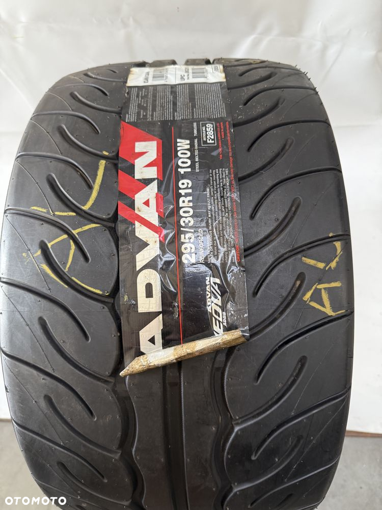 295/30/19 Yokohama Advan 100W - 2