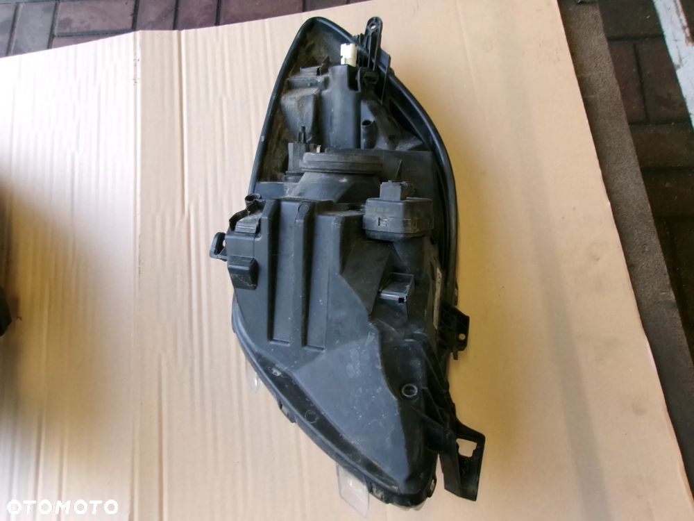 LAMPA PRZÓD PRAWA LEWA TOYOTA YARIS II  05-09 - 2