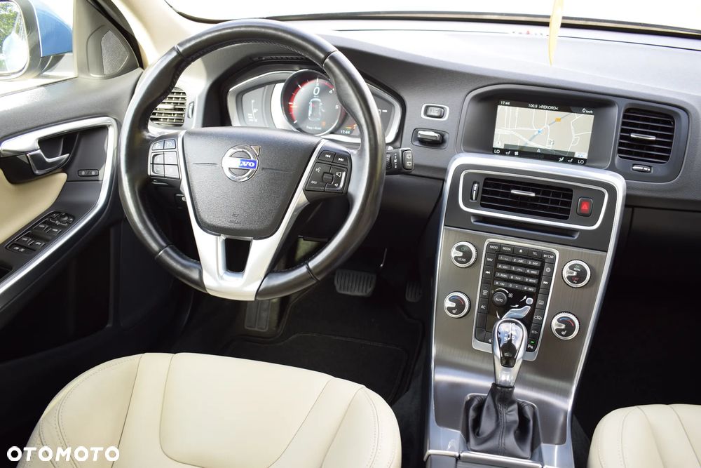 Volvo V60 D4 Geartronic Summum - 30