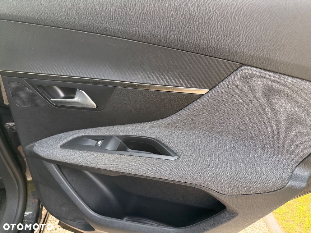 Peugeot 3008 1.5 BlueHDi Road Trip S&S EAT8 - 21