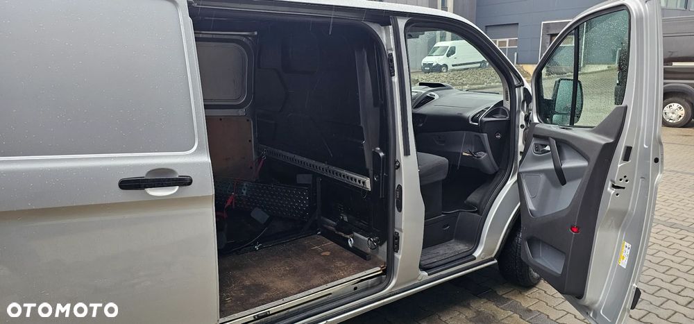 Ford TRANSIT CUSTOM - 23