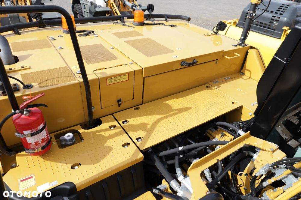 Caterpillar 323 - 30