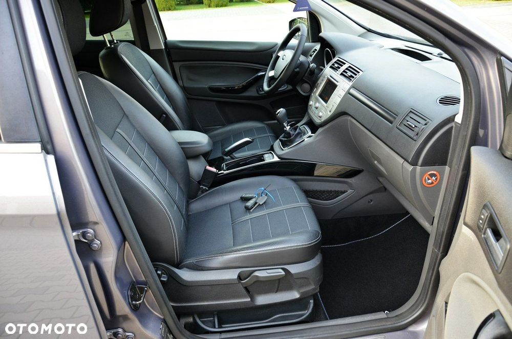 Ford Kuga 2.0 TDCi 2x4 Titanium - 36