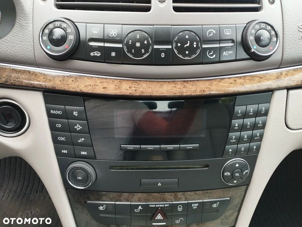 Mercedes-Benz Klasa E 200 Kompressor Avantgarde Sport Edition - 31