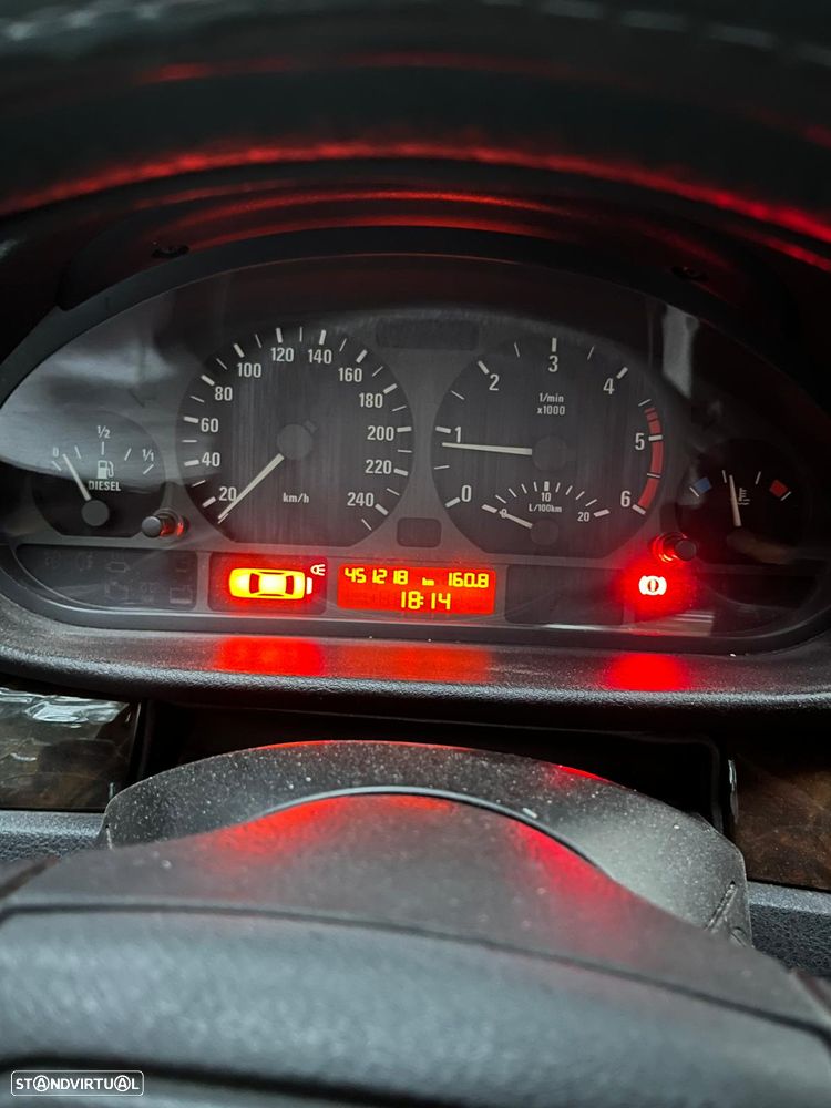 BMW 320 d Touring - 10