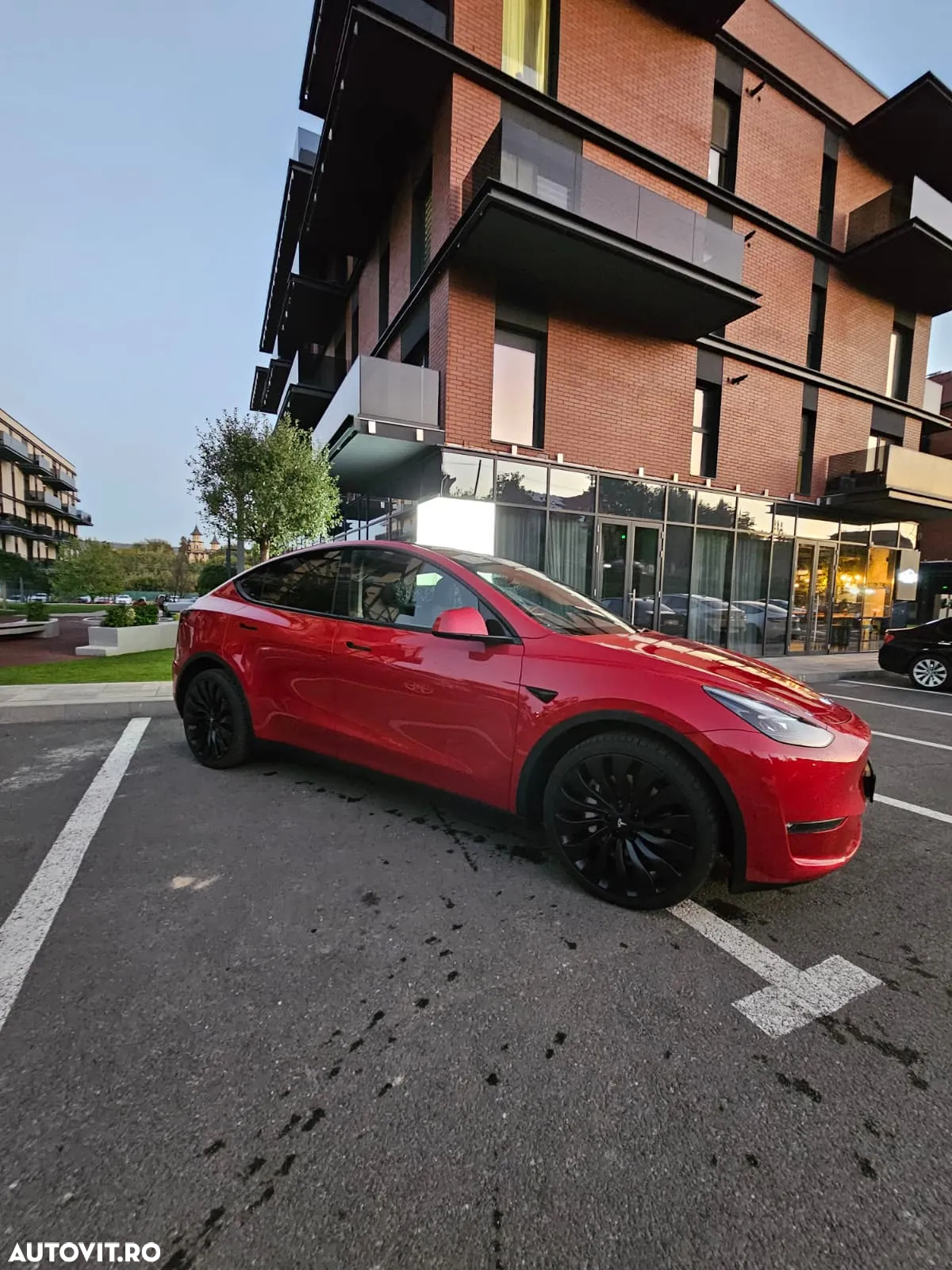 Tesla Model Y Long Range Dual Motor AWD - 2