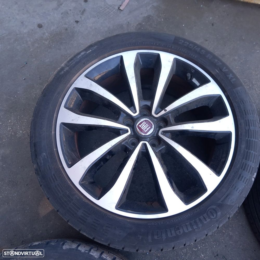 Jantes fiat tipo com pneus 225 45 17 ( tem  um par de pneus bons ) - 4