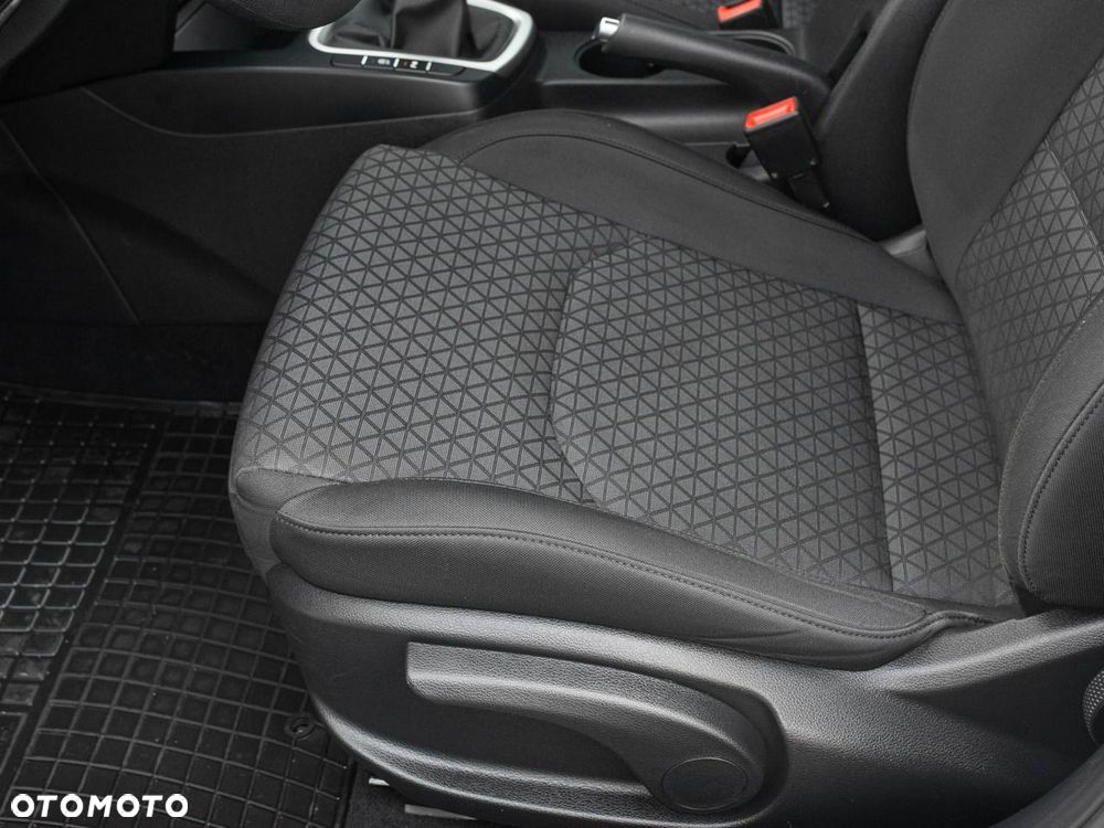 Kia Ceed - 12