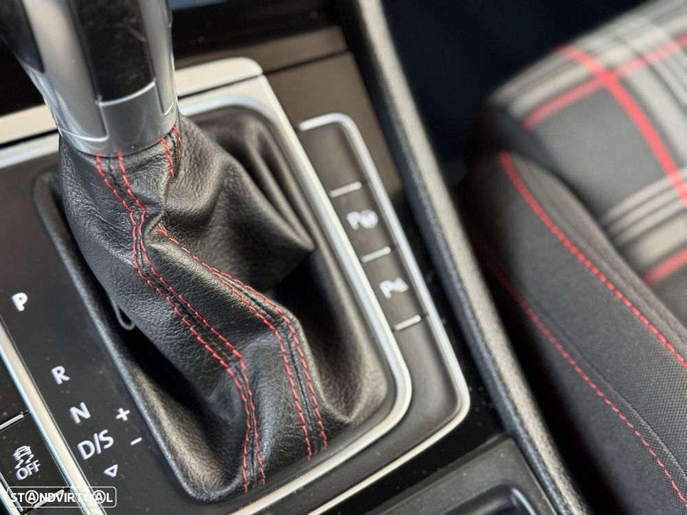 VW Golf 2.0 TSI GTI DSG Performance - 38